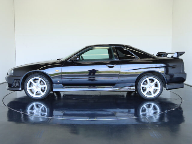 548万　スカイライン25GTターボ　ブラックパール　ER34-009685