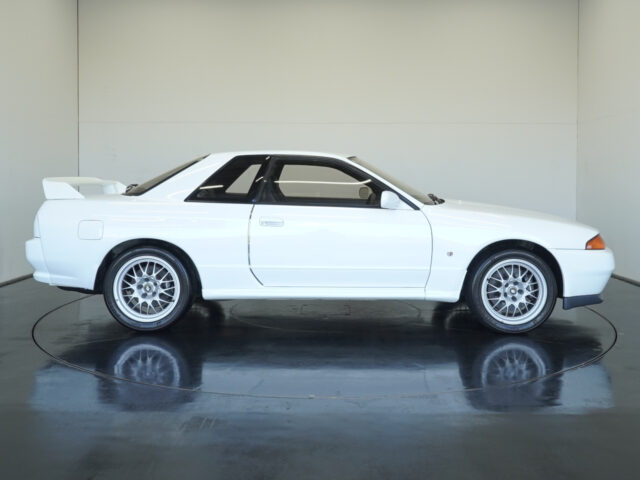 スカイラインGT-R　VスペックⅡ　クリスタルホワイト　BNR32-313459　1298万円
