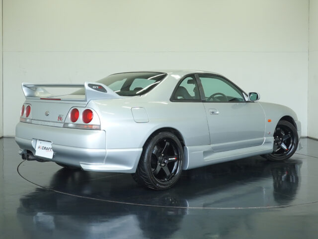 スカイライン GT-R BCNR33 スパークシルバー　BCNR33-001538