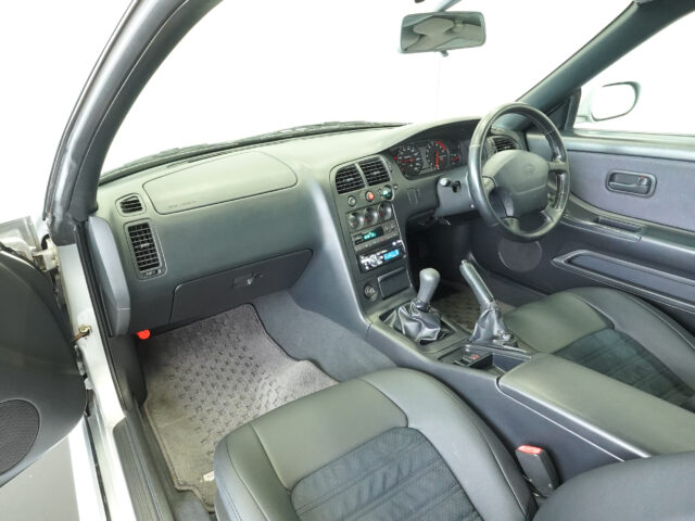 スカイライン GT-R BCNR33 スパークシルバー　BCNR33-001538