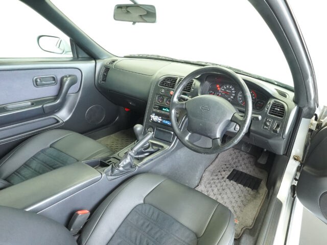 スカイライン GT-R BCNR33 スパークシルバー　BCNR33-001538