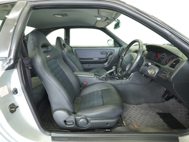 スカイライン GT-R BCNR33 スパークシルバー　BCNR33-001538