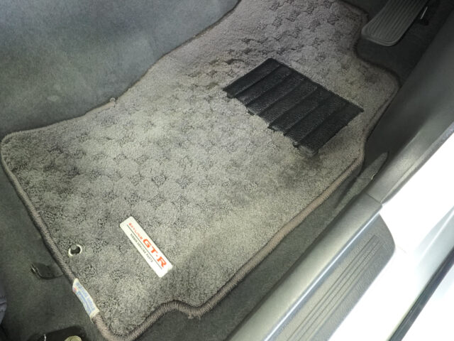スカイライン GT-R BCNR33 スパークシルバー　BCNR33-001538