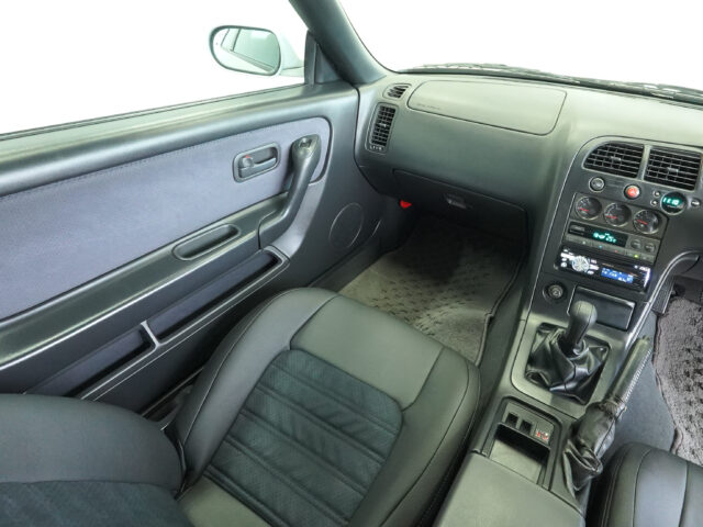スカイライン GT-R BCNR33 スパークシルバー　BCNR33-001538
