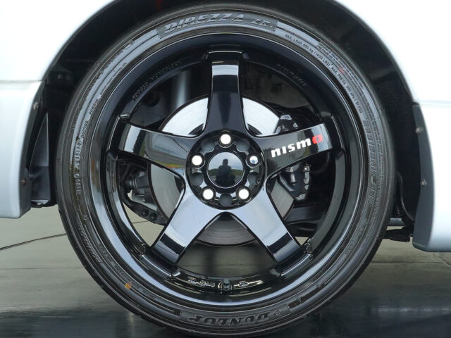 スカイライン GT-R BCNR33 スパークシルバー　BCNR33-001538