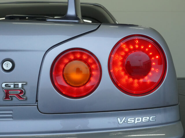 スカイラインGT-R Vスペック アスリートシルバー BNR34-002610