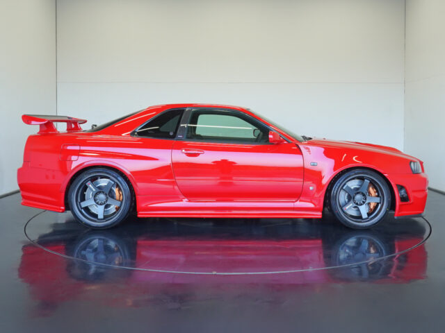 スカイライン　GT-R　アクティブレッド　BNR34-001041