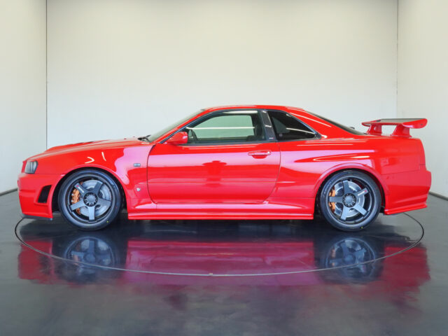 スカイライン　GT-R　アクティブレッド　BNR34-001041