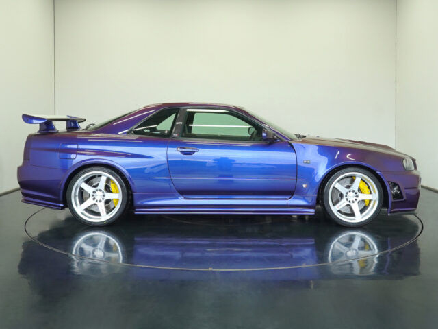 スカイライン　GT-R Vスペック　ミッドナイトパープルⅢ　BNR34-006030