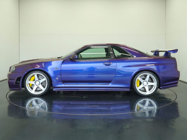 スカイライン　GT-R Vスペック　ミッドナイトパープルⅢ　BNR34-006030