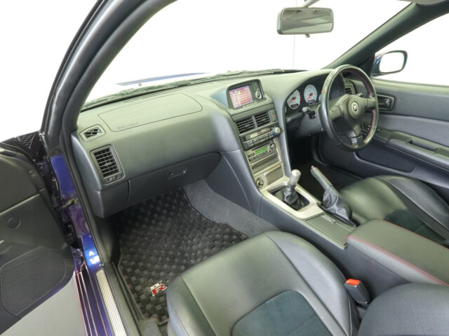 スカイライン　GT-R Vスペック　ミッドナイトパープルⅢ　BNR34-006030