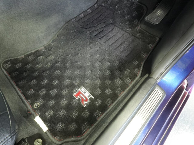 スカイライン　GT-R Vスペック　ミッドナイトパープルⅢ　BNR34-006030