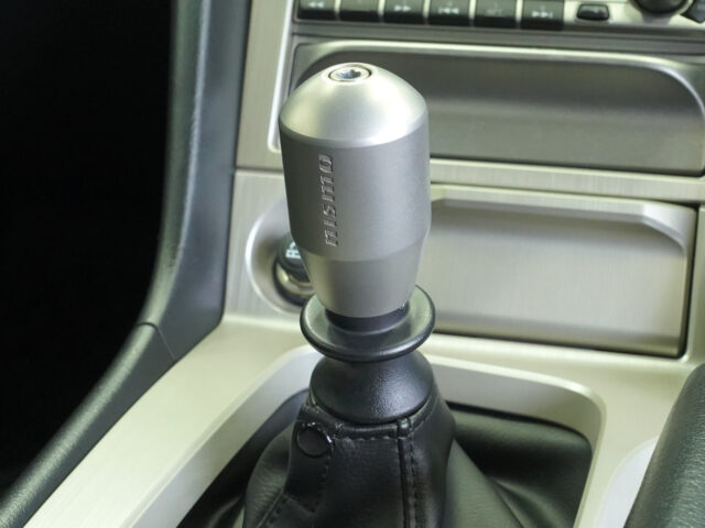 スカイライン　GT-R Vスペック　ミッドナイトパープルⅢ　BNR34-006030