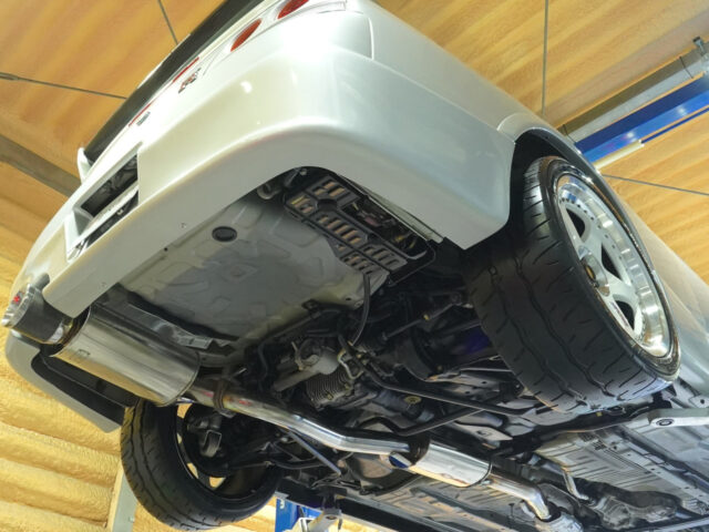 スカイライン　GT-R　Vスペック　スパークシルバー　BCNR33-001118