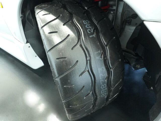 スカイライン　GT-R　Vスペック　スパークシルバー　BCNR33-001118