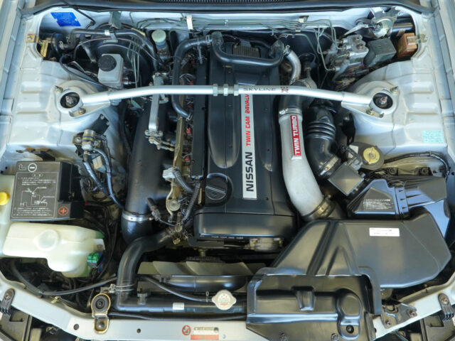 スカイライン　GT-R　Vスペック　スパークシルバー　BCNR33-001118