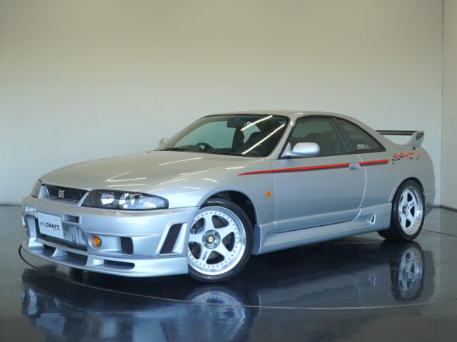 スカイライン　GT-R　Vスペック　スパークシルバー　BCNR33-001118