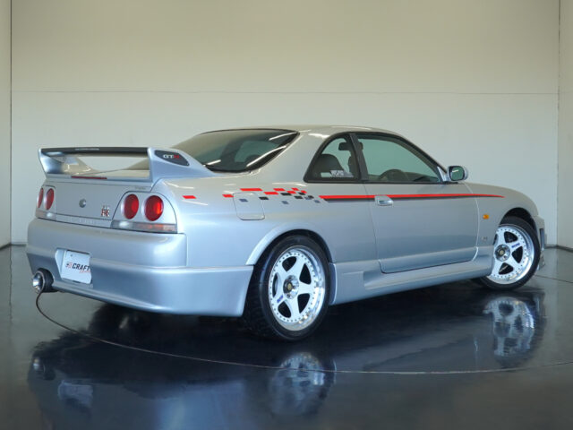 スカイライン　GT-R　Vスペック　スパークシルバー　BCNR33-001118