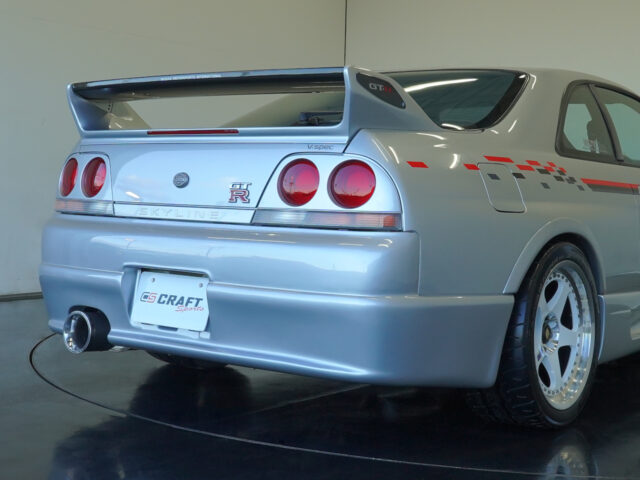 スカイライン　GT-R　Vスペック　スパークシルバー　BCNR33-001118
