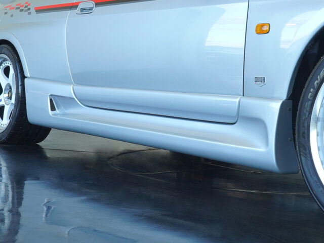 スカイライン　GT-R　Vスペック　スパークシルバー　BCNR33-001118