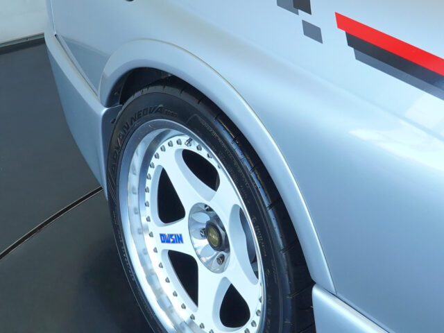 スカイライン　GT-R　Vスペック　スパークシルバー　BCNR33-001118