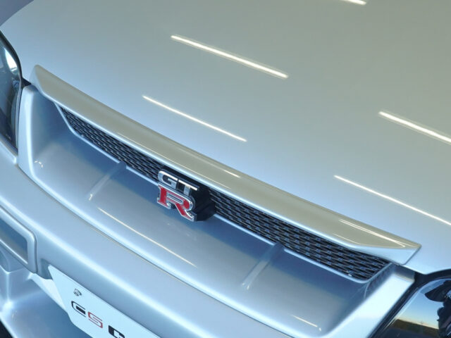 スカイライン　GT-R　Vスペック　スパークシルバー　BCNR33-001118