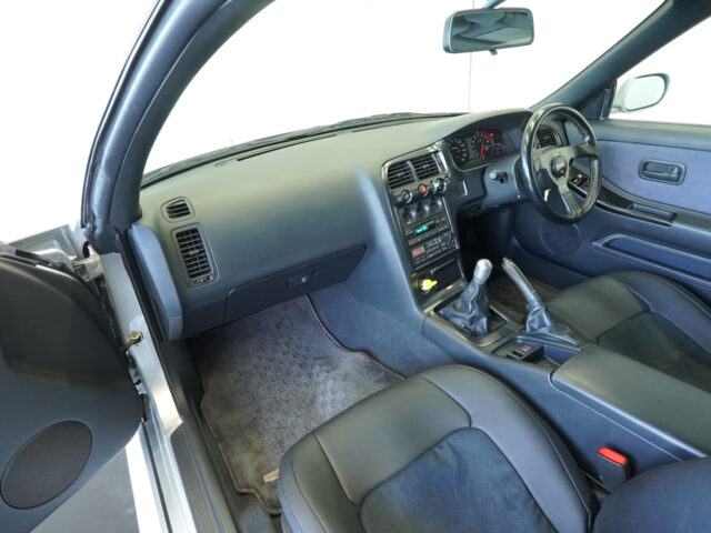 スカイライン　GT-R　Vスペック　スパークシルバー　BCNR33-001118