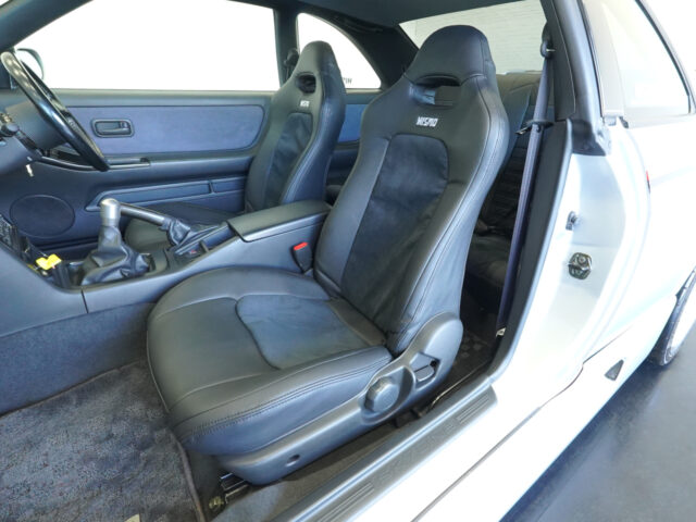 スカイライン　GT-R　Vスペック　スパークシルバー　BCNR33-001118