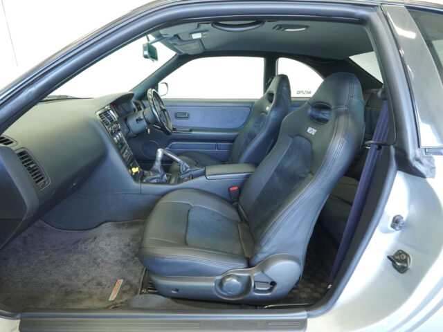 スカイライン　GT-R　Vスペック　スパークシルバー　BCNR33-001118