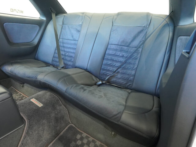 スカイライン　GT-R　Vスペック　スパークシルバー　BCNR33-001118