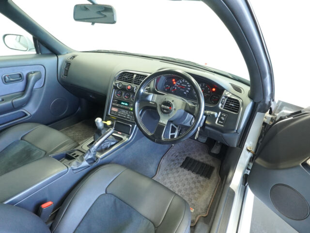 スカイライン　GT-R　Vスペック　スパークシルバー　BCNR33-001118