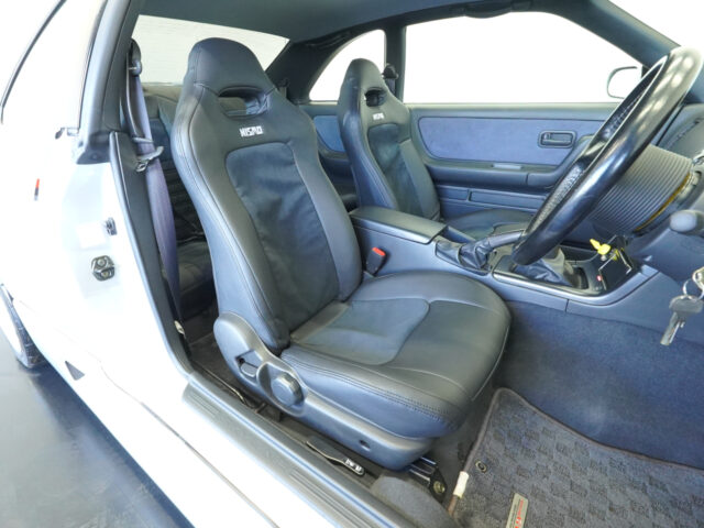 スカイライン　GT-R　Vスペック　スパークシルバー　BCNR33-001118