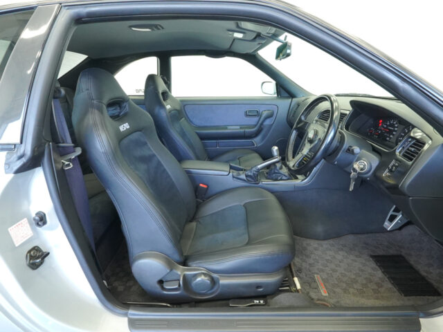 スカイライン　GT-R　Vスペック　スパークシルバー　BCNR33-001118