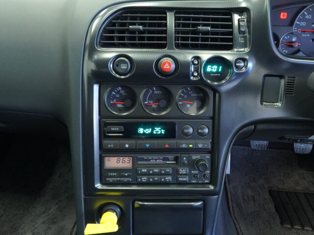 スカイライン　GT-R　Vスペック　スパークシルバー　BCNR33-001118