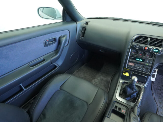 スカイライン　GT-R　Vスペック　スパークシルバー　BCNR33-001118