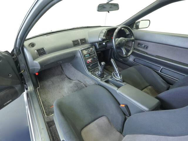 スカイラインGT-R NISMO　ガングレーメタリック　BNR32-100060