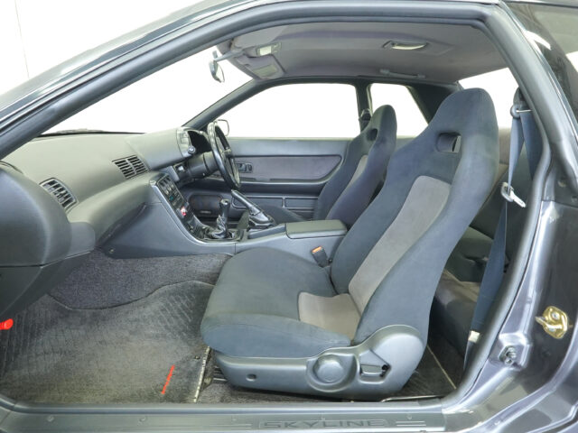 スカイラインGT-R NISMO　ガングレーメタリック　BNR32-100060