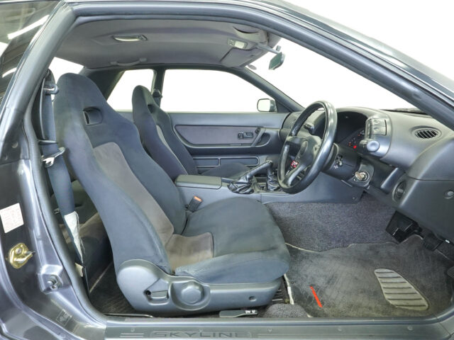 スカイラインGT-R NISMO　ガングレーメタリック　BNR32-100060