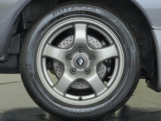 スカイラインGT-R NISMO　ガングレーメタリック　BNR32-100060