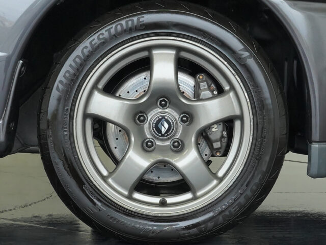 スカイラインGT-R NISMO　ガングレーメタリック　BNR32-100060