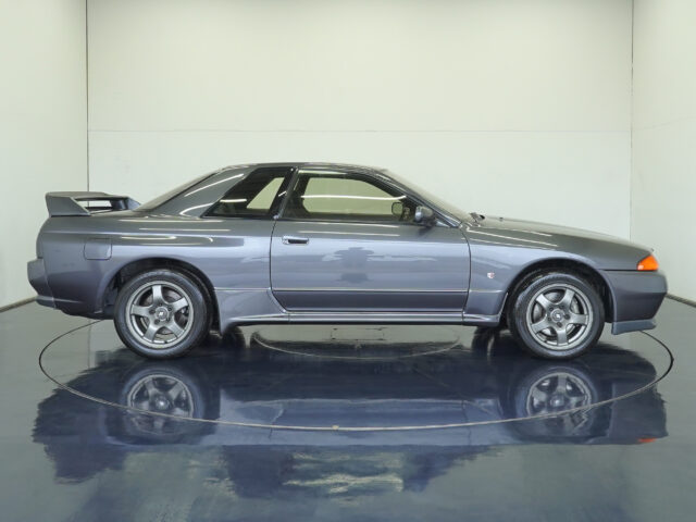スカイラインGT-R NISMO　ガングレーメタリック　BNR32-100060