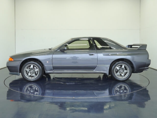 スカイラインGT-R NISMO　ガングレーメタリック　BNR32-100060