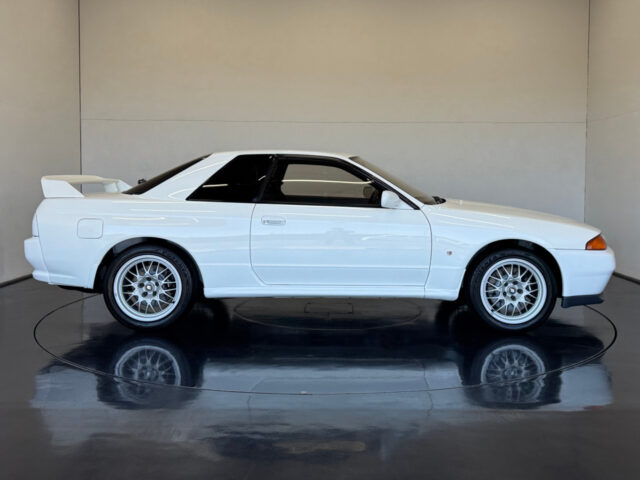 スカイライン GT-R VスペックⅡ BNR32 クリスタルホワイト