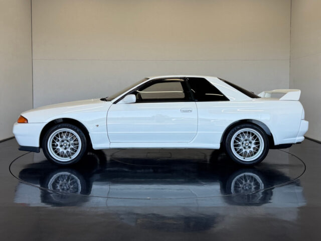 スカイライン GT-R VスペックⅡ BNR32 クリスタルホワイト