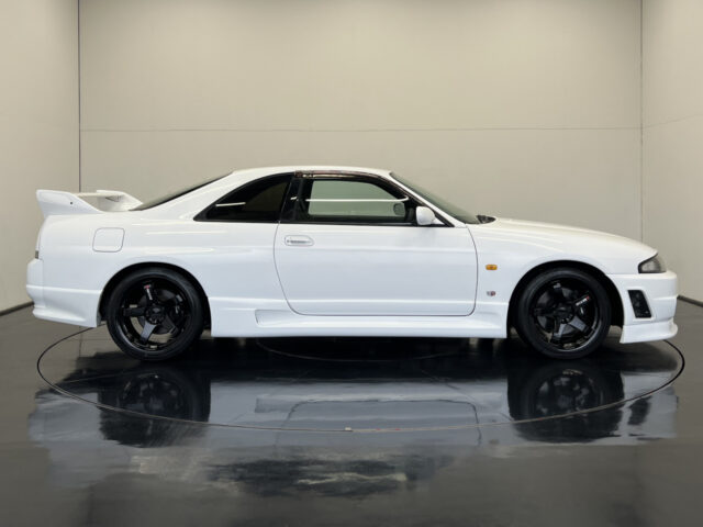 スカイライン GT-R BCNR33 ホワイト